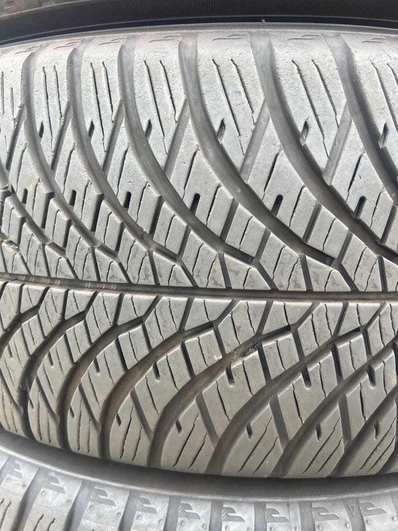 ヨコハマ　ブルーアース　4S aw21 215/60r17 24年製　バリ山