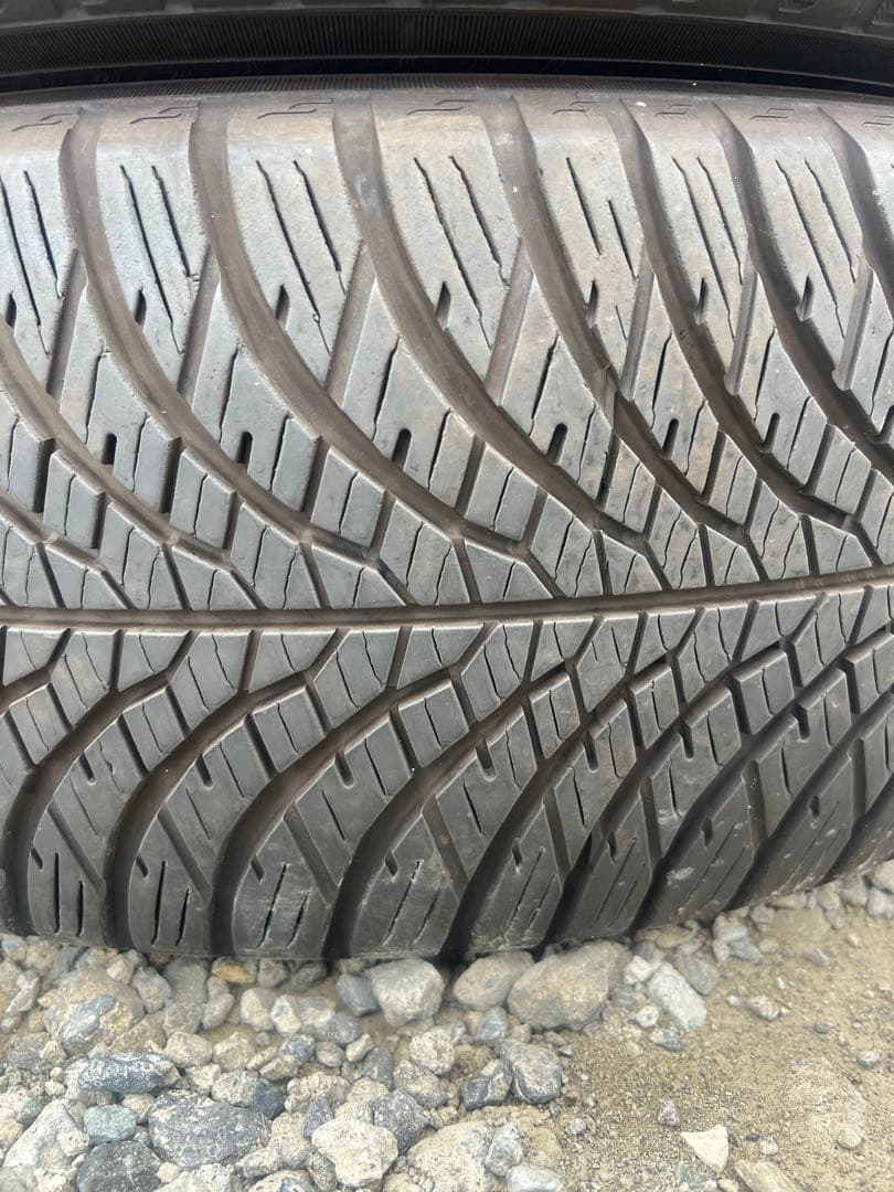 ヨコハマ　ブルーアース　4S aw21 215/60r17 24年製　バリ山