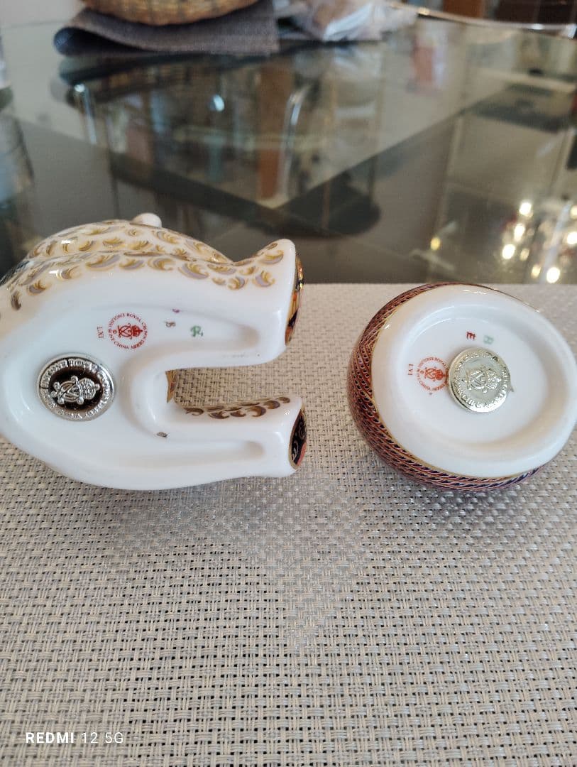 クマの陶器置物　華やかなデザインロイヤルクラウンダービー　ペーパーウェイト　2体