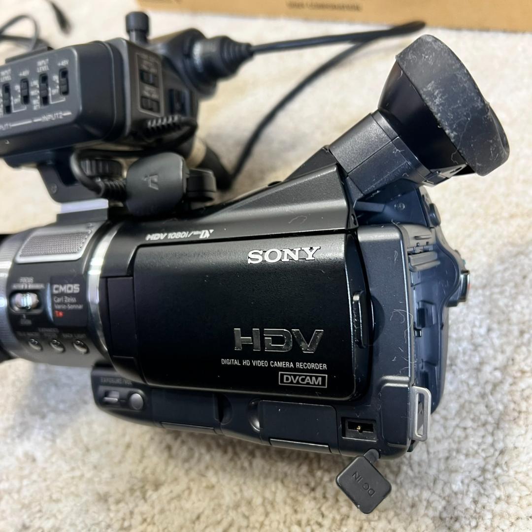 SONY HVR-A1J 業務用ビデオカメラ★XLRマイク・箱付★バッテリー無