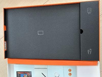 Lenovo YOGA BOOK 　【Windows11 Pro認証】