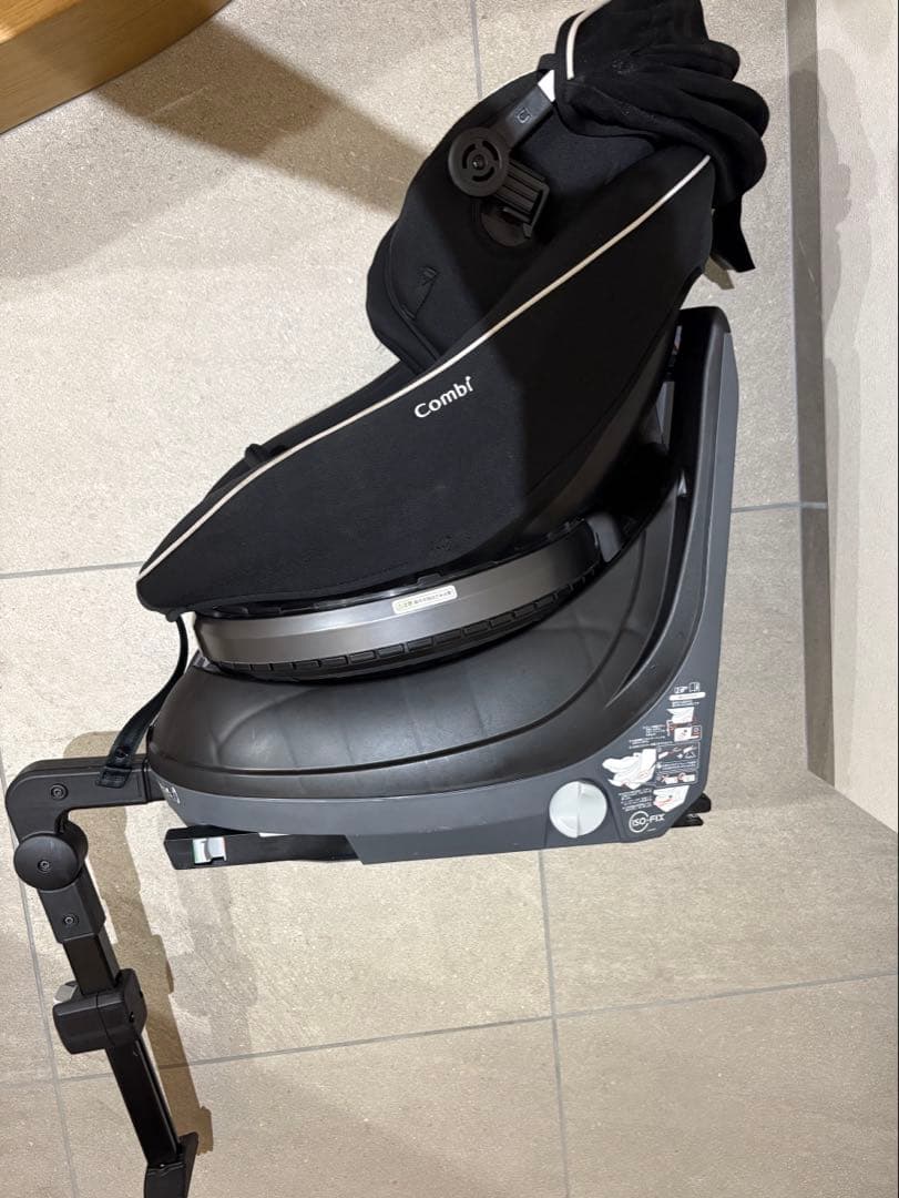 Combi 回転式チャイルドシート ブラック