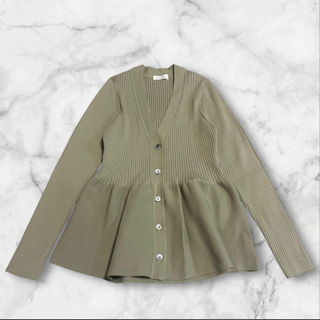 サロン アダムエロペ【WEB限定】Vネックペプラムカーディガン【洗える】グリーン