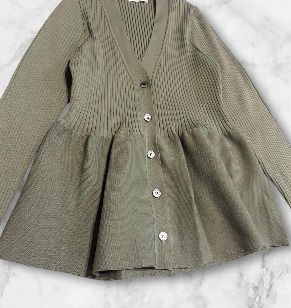 サロン アダムエロペ【WEB限定】Vネックペプラムカーディガン【洗える】グリーン