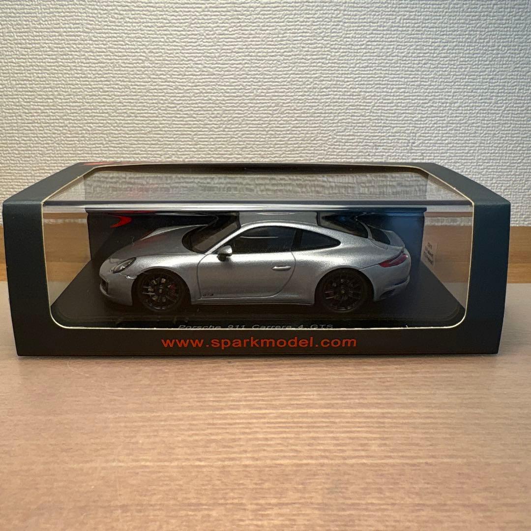 スパーク　ポルシェ　911 カレラ 4 gts 1/43 ミニカー　シルバー