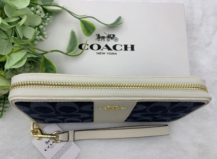 新品未使用コーチ長財布ネイビーホワイトシグネチャーレディースメンズ送料無料