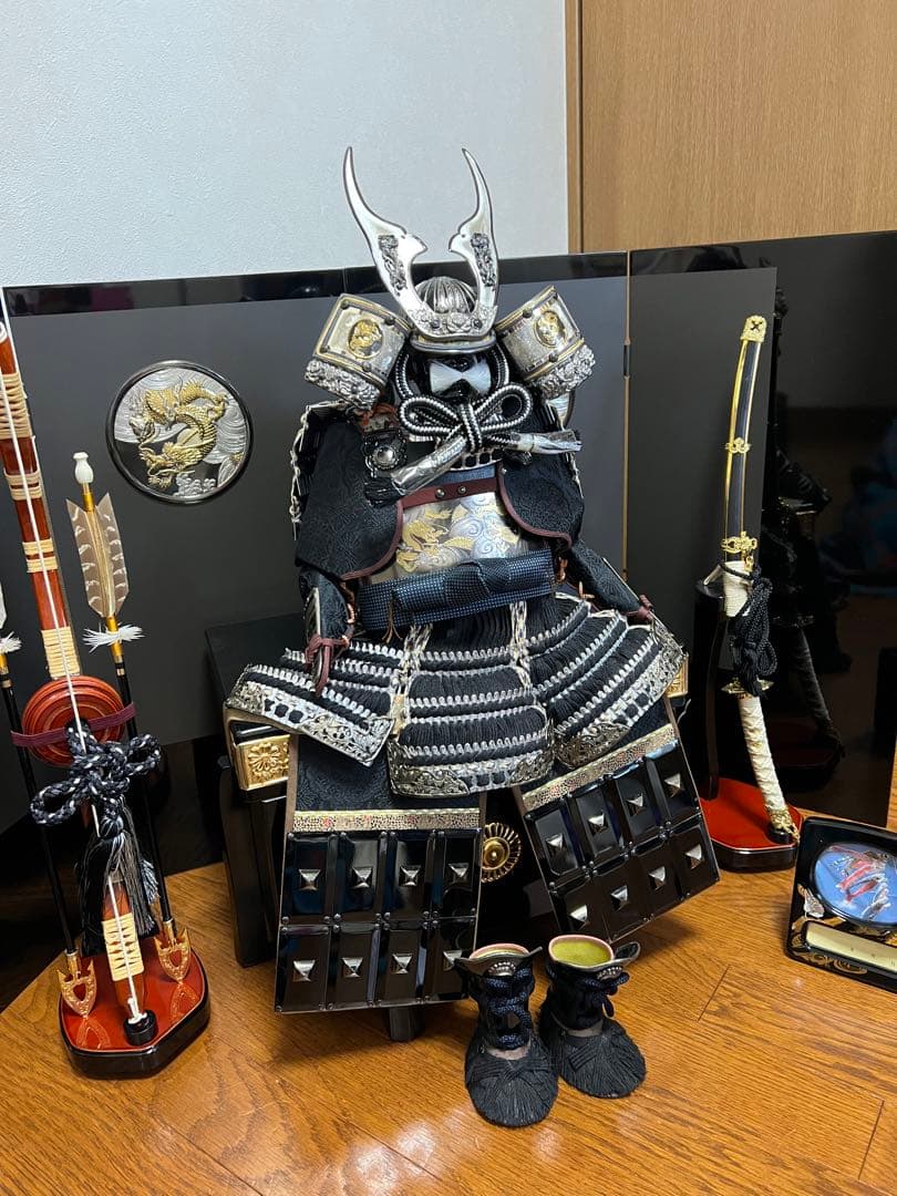 五月人形　いぶし銀昇龍鎧飾り　大和