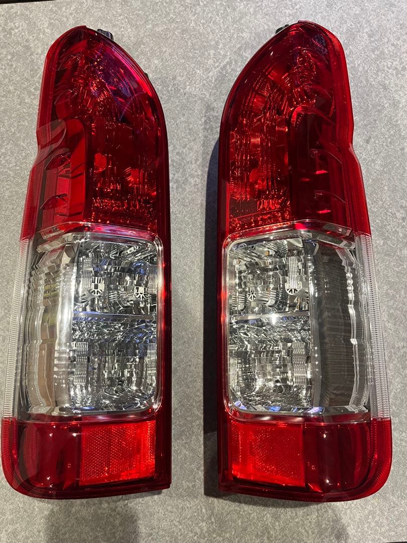 《いく》ハイエース　テールランプ　社外LEDセット