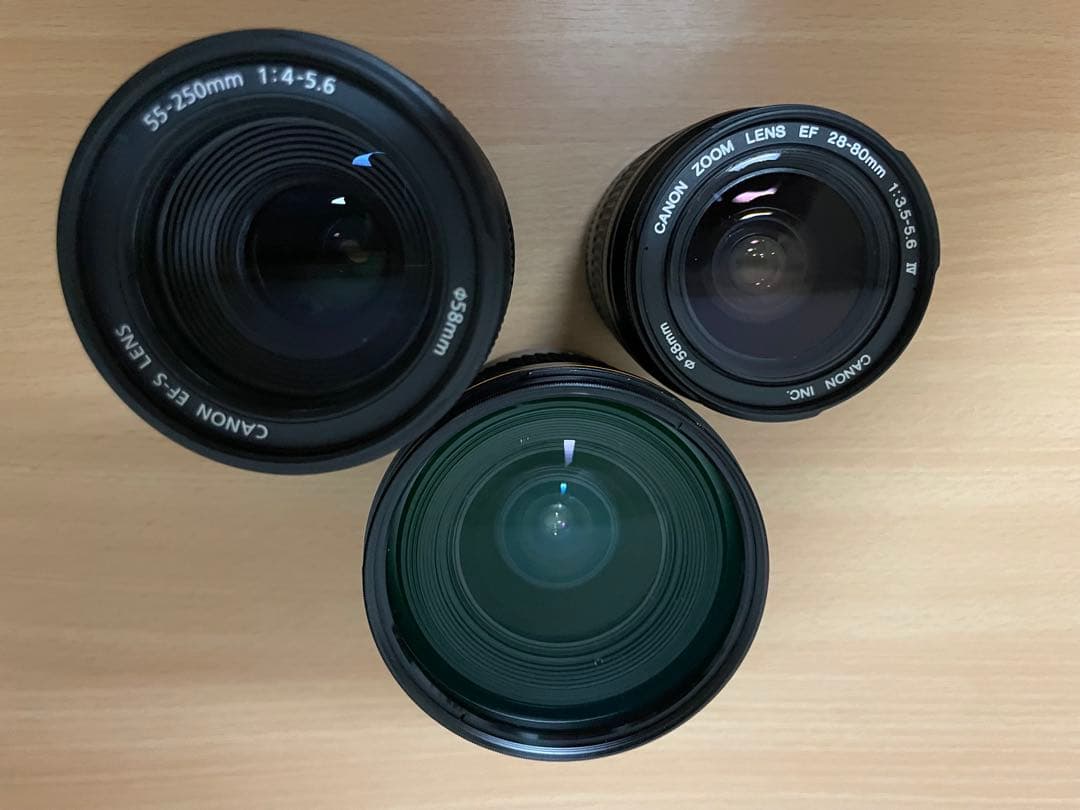 EOS Kiss X10i・ボディー本体標準　広角　望遠　バッテリーセット