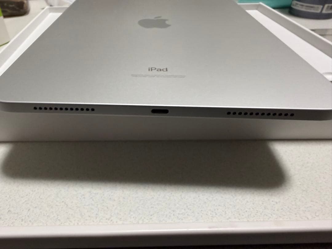 iPad 第10世代 64GBシルバー (箱有り)