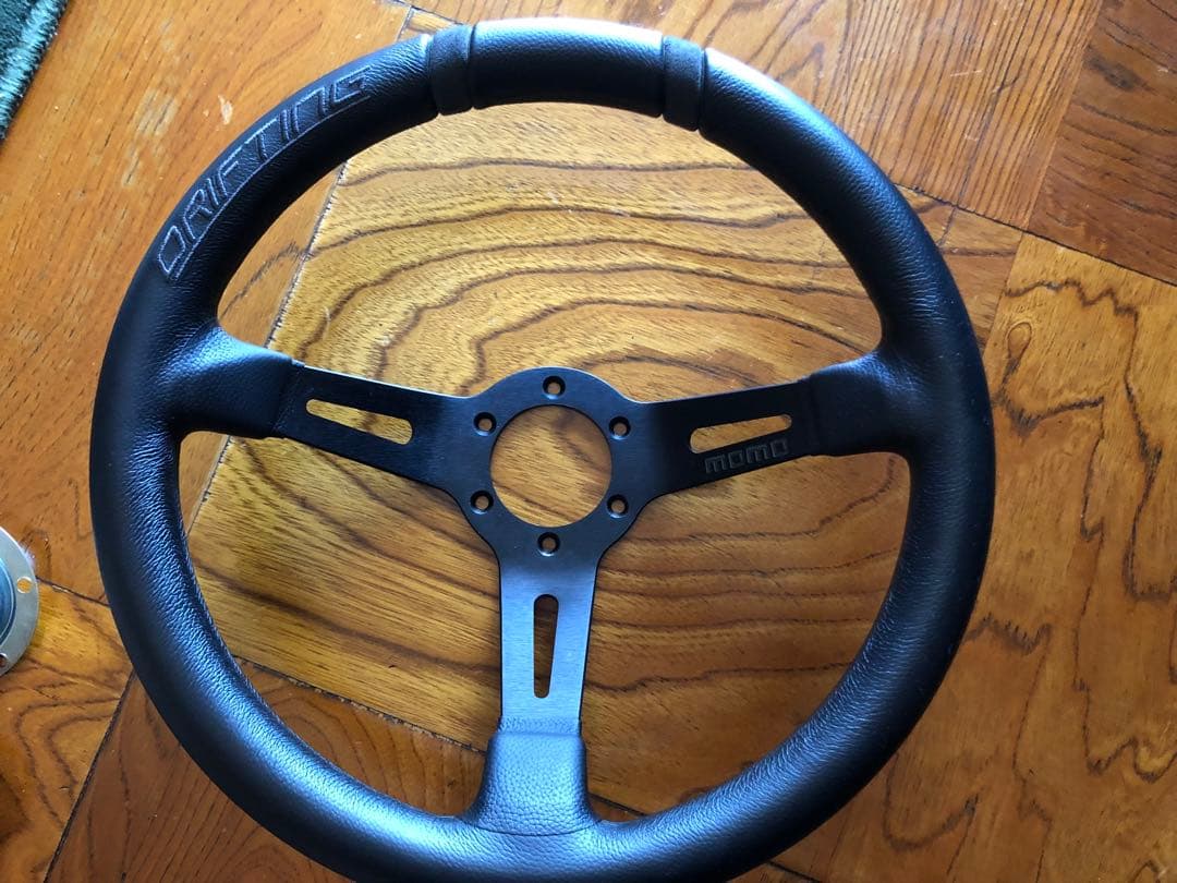 momo ドリフティング　33φ ブラック