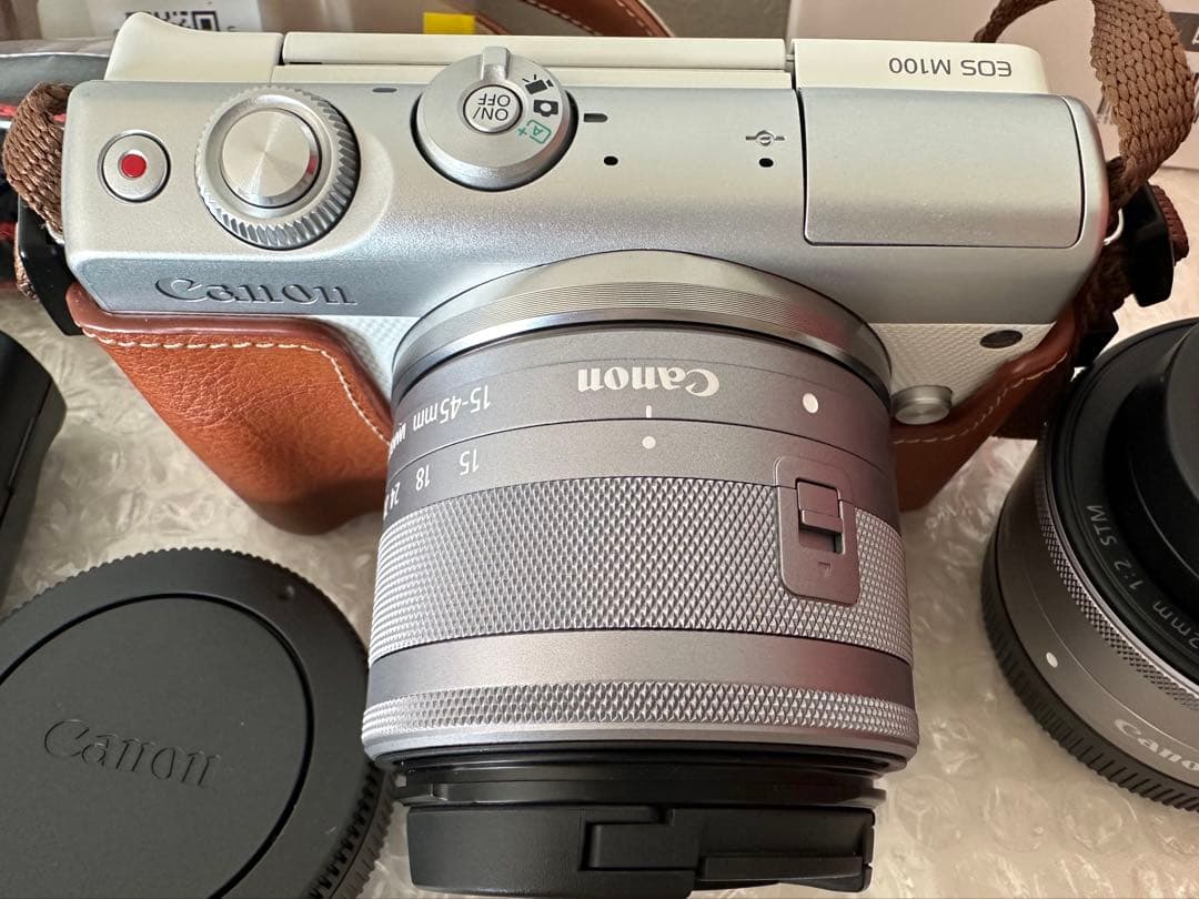 【超美品】キヤノン EOS M100 ダブルレンズキット ホワイト