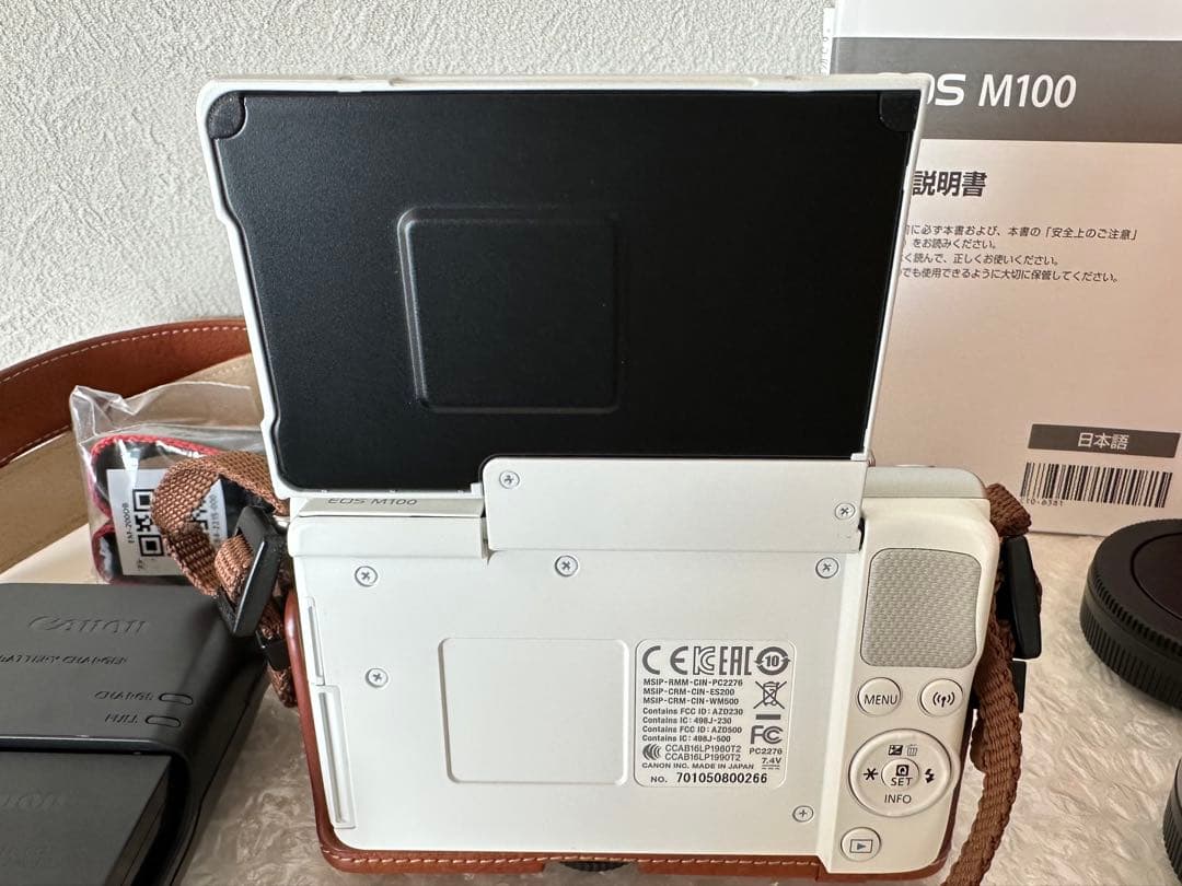 【超美品】キヤノン EOS M100 ダブルレンズキット ホワイト