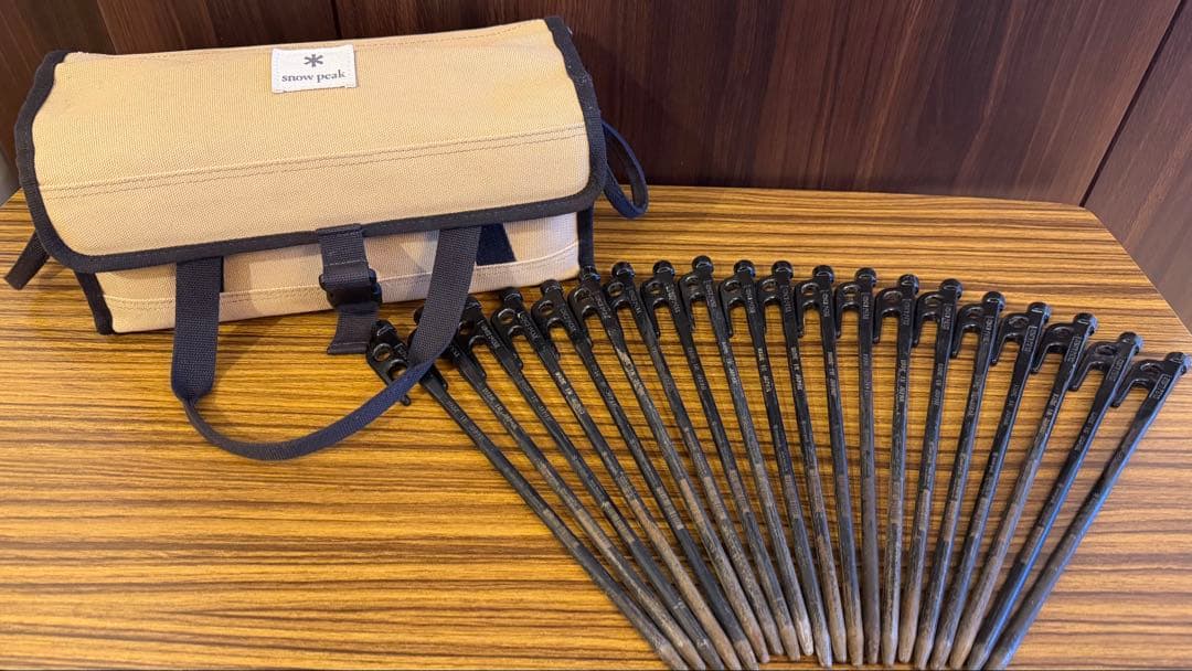 スノーピーク ソリッドステーク30 20本セット マルチコンテナ付き（使用済み）