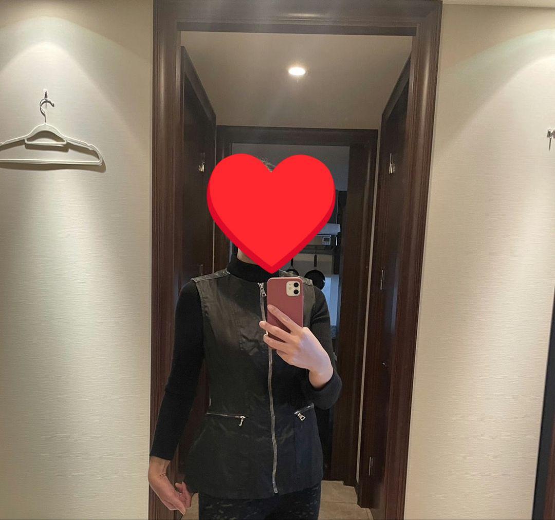 質屋に行く明日まで！PRADA　レザー切り替えベスト