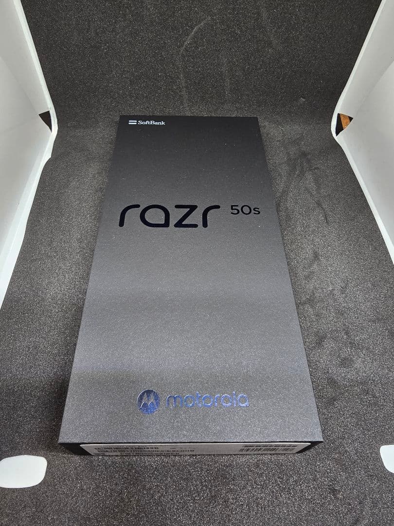 【新品】motorola razr 50s サンドクリーム SIMフリー　本体