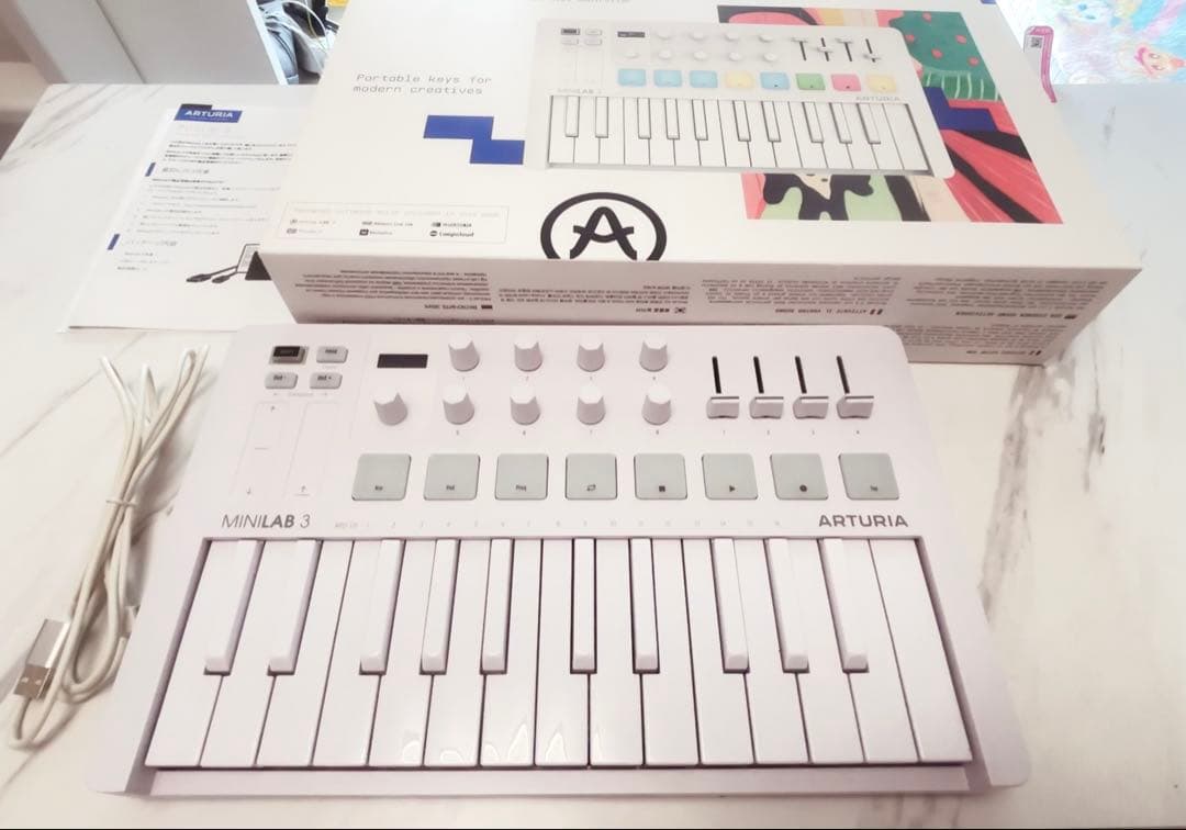 アートリア MiniLab3 Alpine White MIDIキーボード