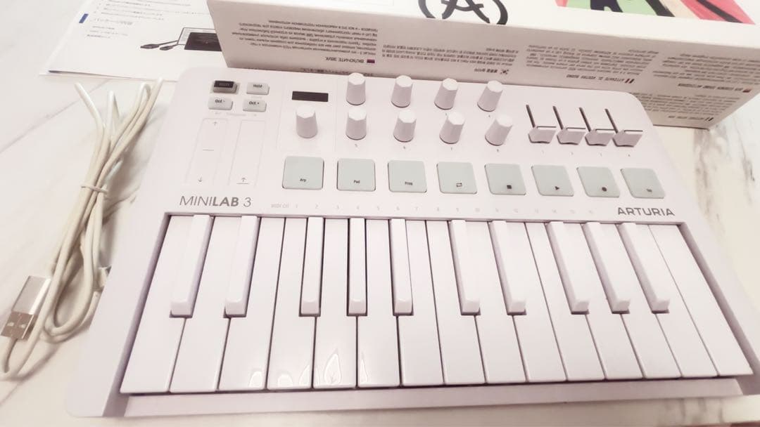 アートリア MiniLab3 Alpine White MIDIキーボード