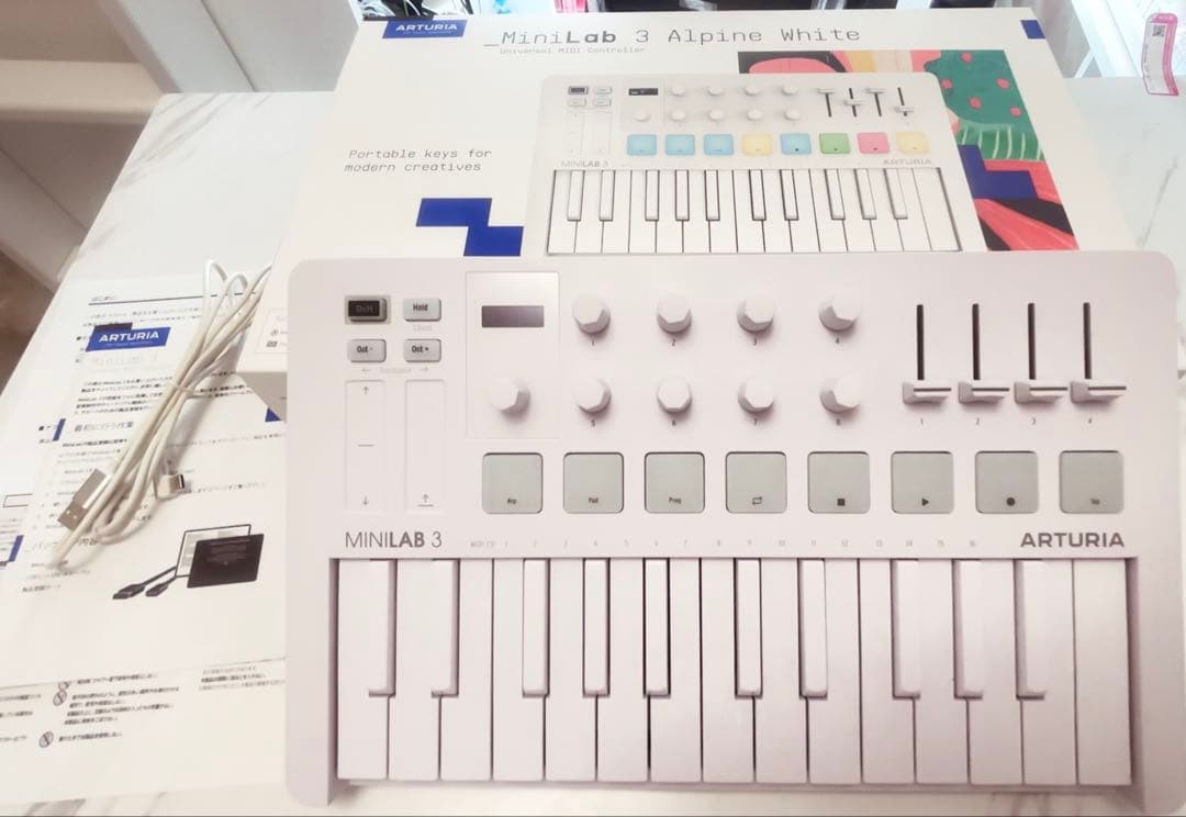 アートリア MiniLab3 Alpine White MIDIキーボード