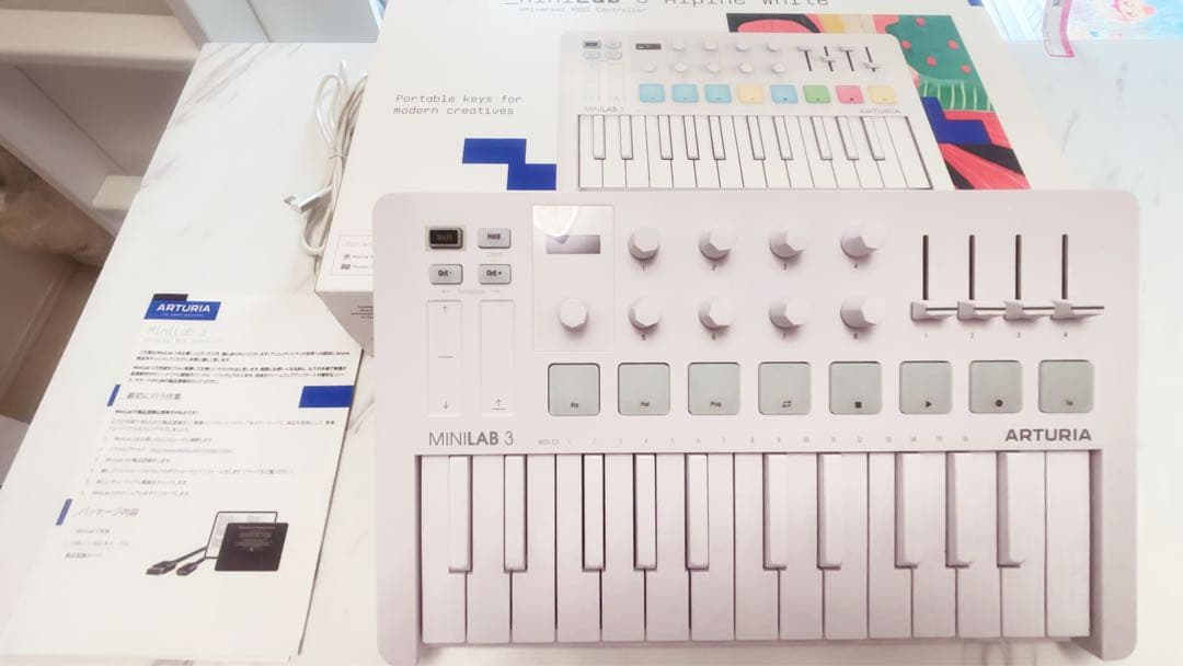 アートリア MiniLab3 Alpine White MIDIキーボード