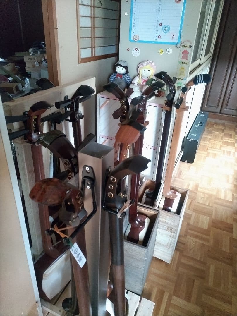 ③【津軽三味線（すだれ彫り胴）】