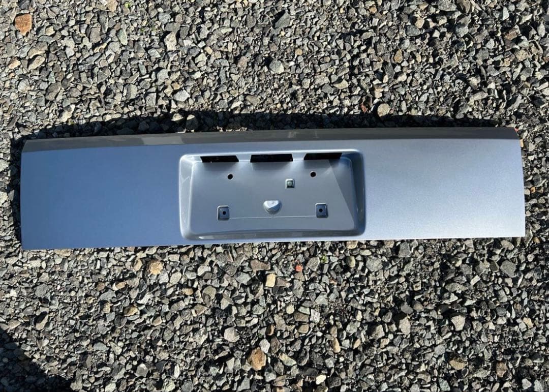 新品　デリカD5 リアガーニッシュ　5817a205 リアバンパー