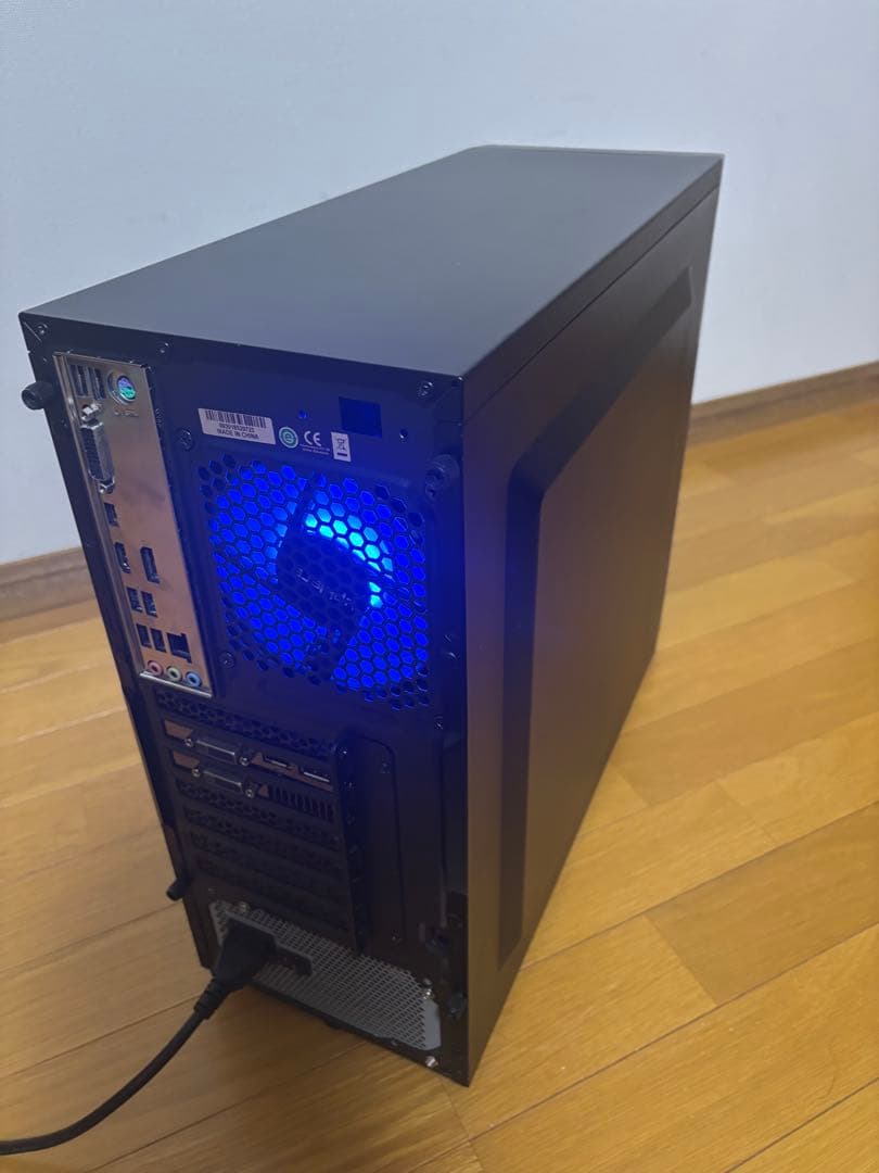 うっすら青光り！シンプルケースの自作ゲーミングPC！新品M.2SSDでサクサク！