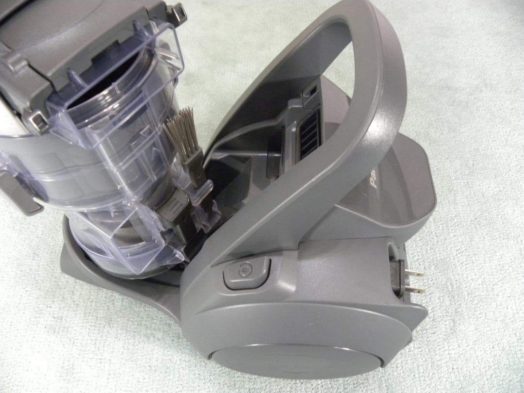 ①Panasonicサイクロン掃除機からまないブラシMC-SR41K