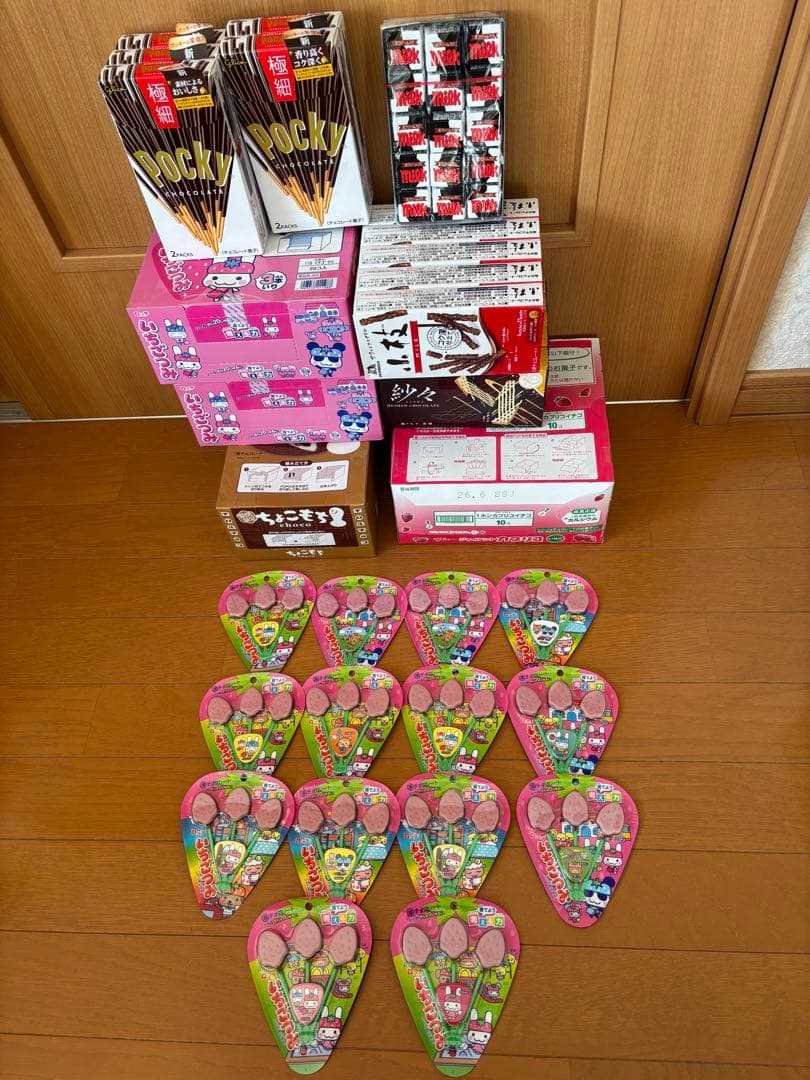 いちごつみ、カプリコ、チロルチョコポッキーチョコもち紗々小2026年7月、6月、