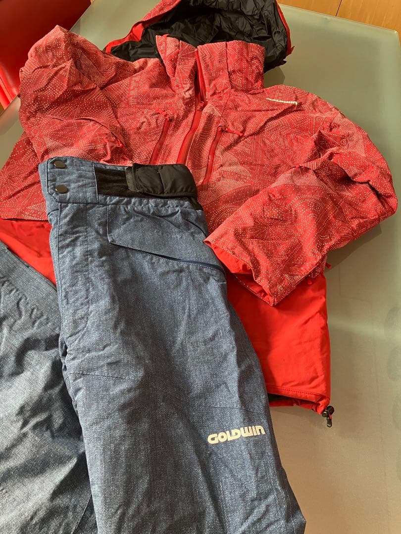 GOLDWIN スキーウェア上下　セット 赤いジャケットと青いパンツ　メンズM