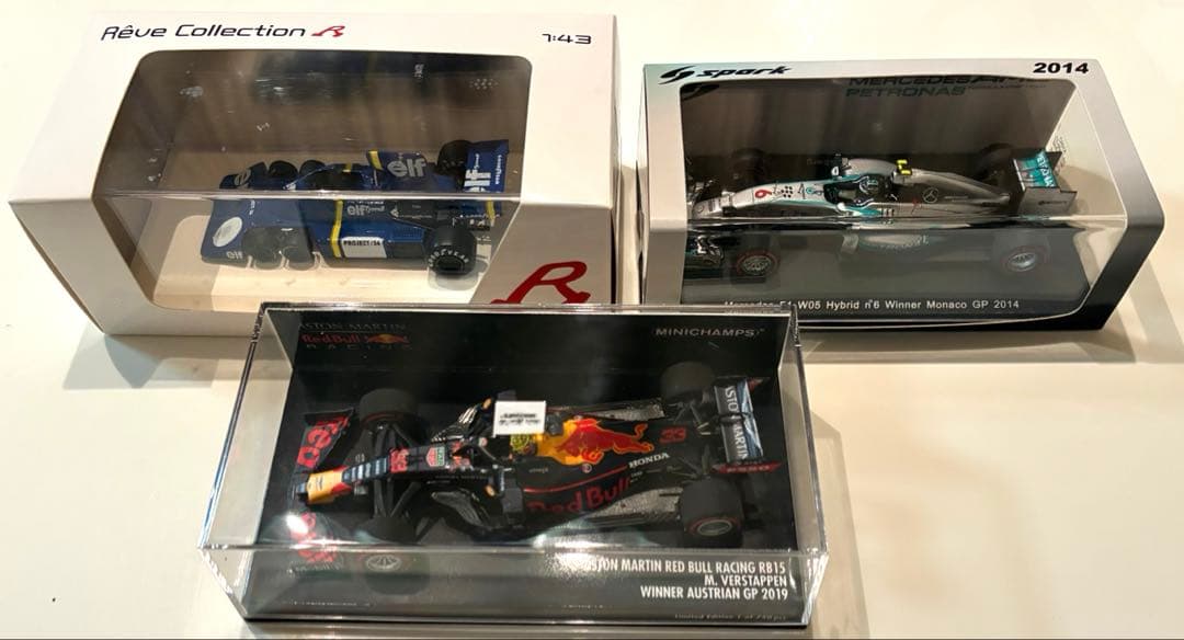 ミニチャンプス　アストンマーティン　レッドブル　フェルスタッペン　ミニカーほか