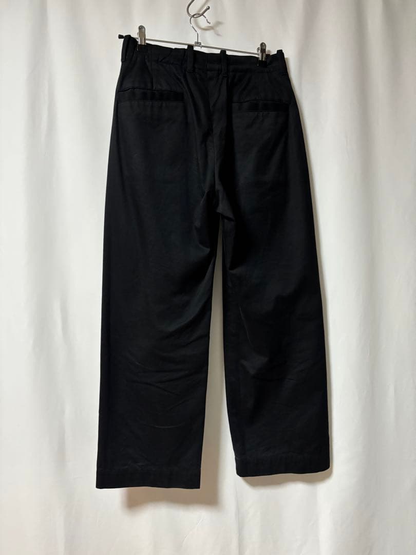 universal products チノパン ブラック