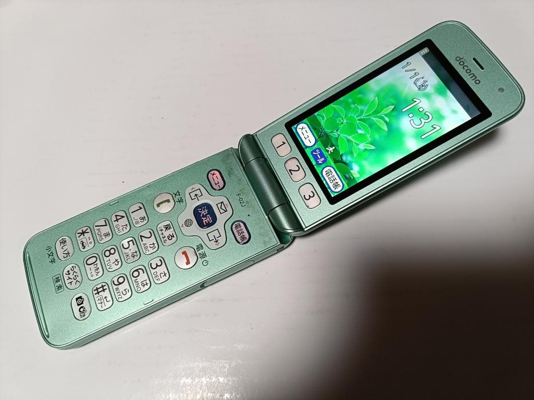 ☆docomo らくらくホン F-02J ミントグリーン