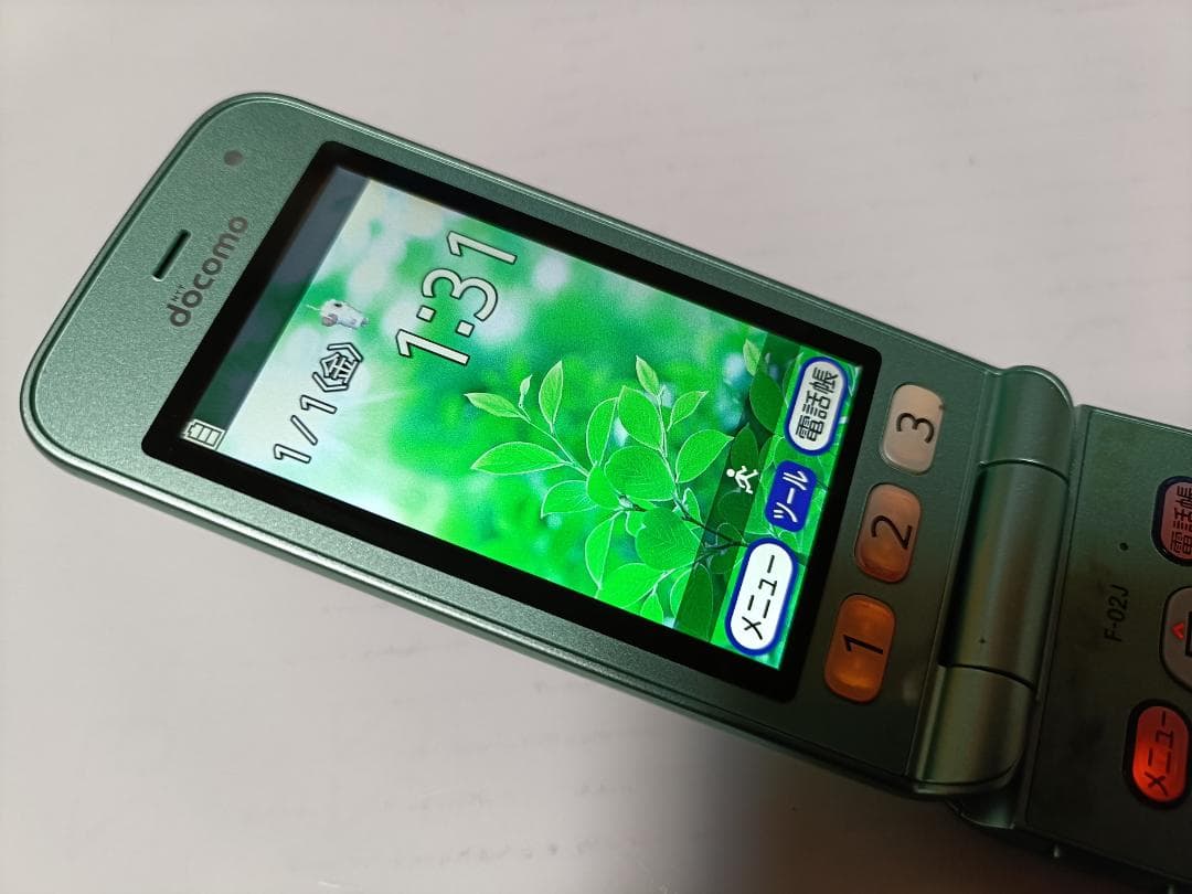 ☆docomo らくらくホン F-02J ミントグリーン