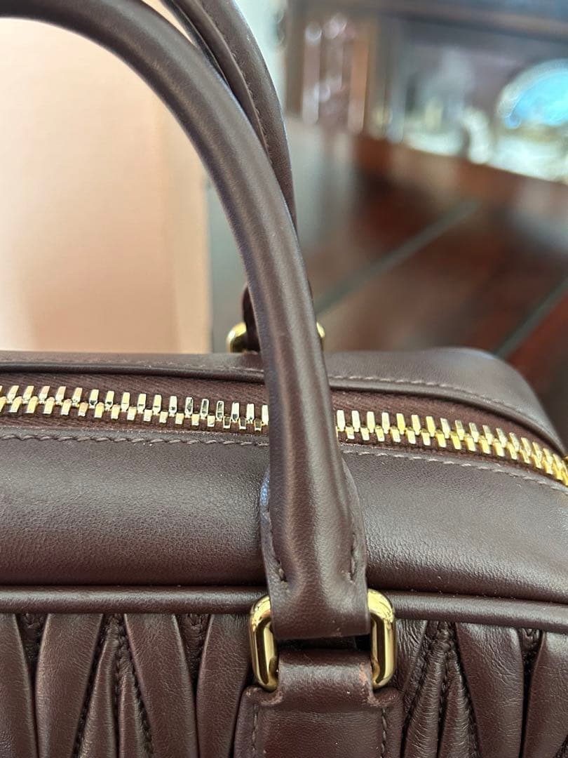 miumiu アルカディ　マテラッセレザーバッグ　バーガンディ