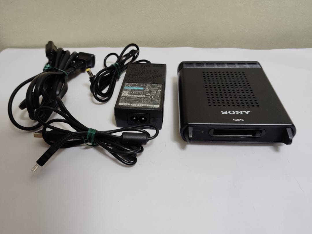 SONY　SBACーUS10　SxSメモリーカードUSBリーダーライター