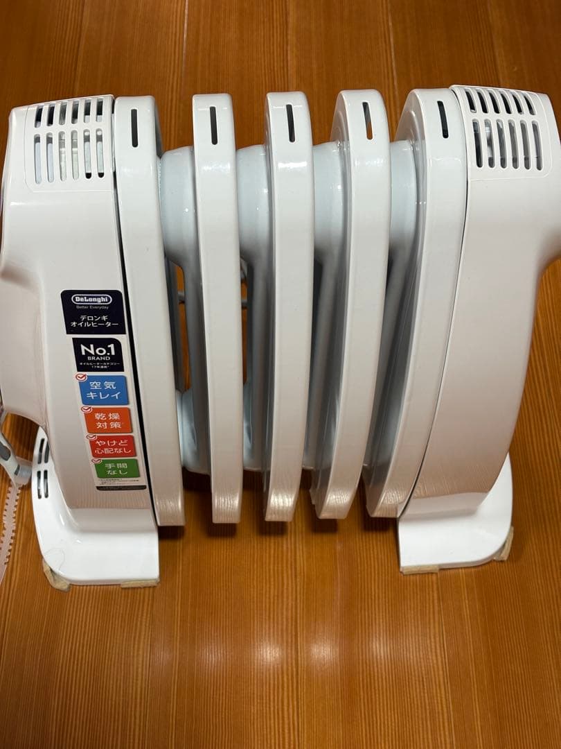 美品DeLonghi デロンギ NJ0505E オイルヒーター