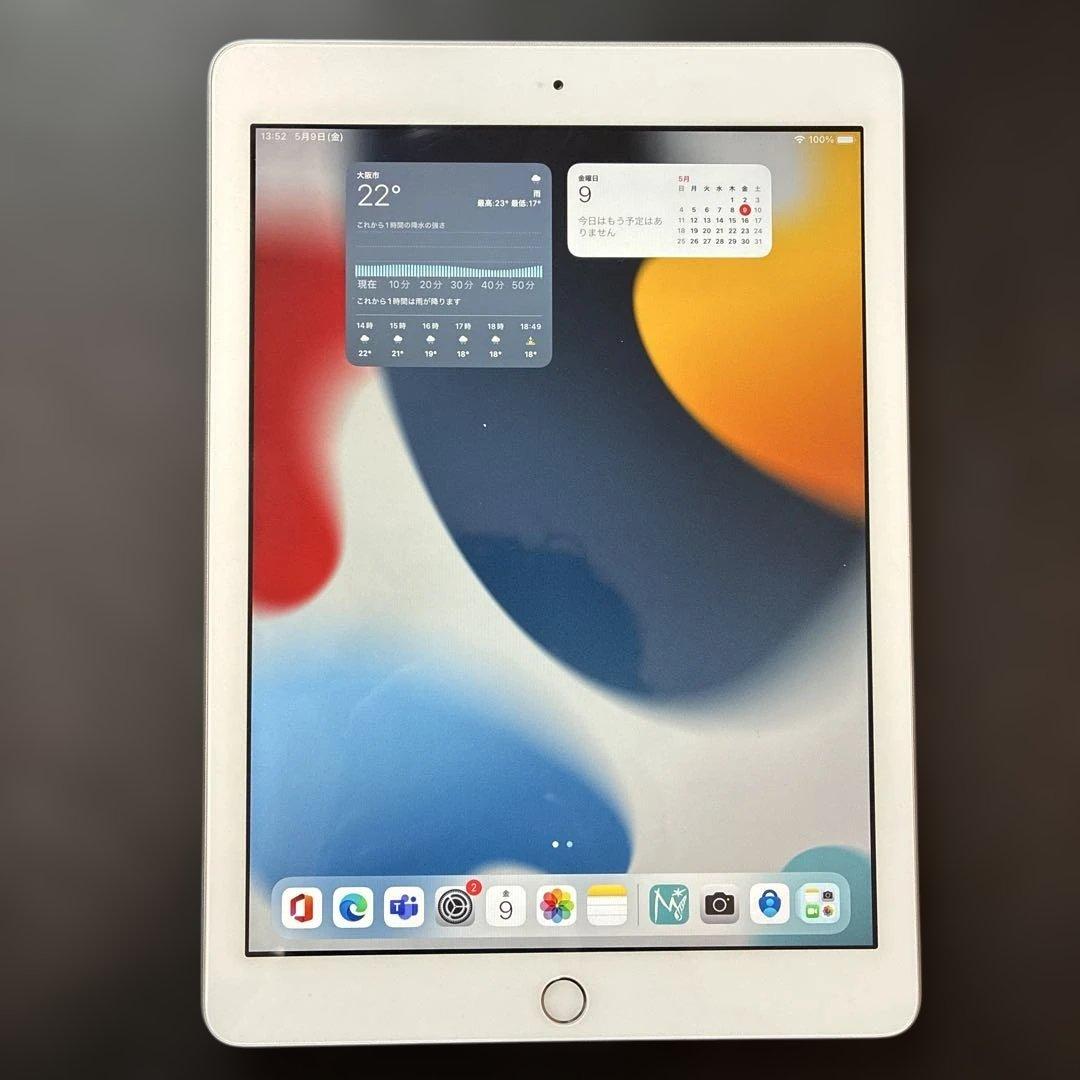 【美品】 iPad 第5世代 128GB wifi シルバー 本体 カ