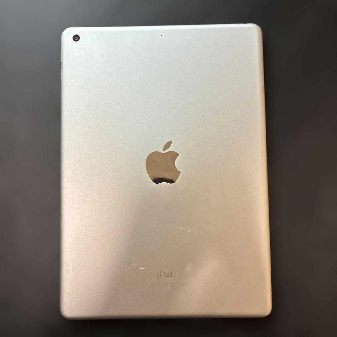 【美品】 iPad 第5世代 128GB wifi シルバー 本体 カ