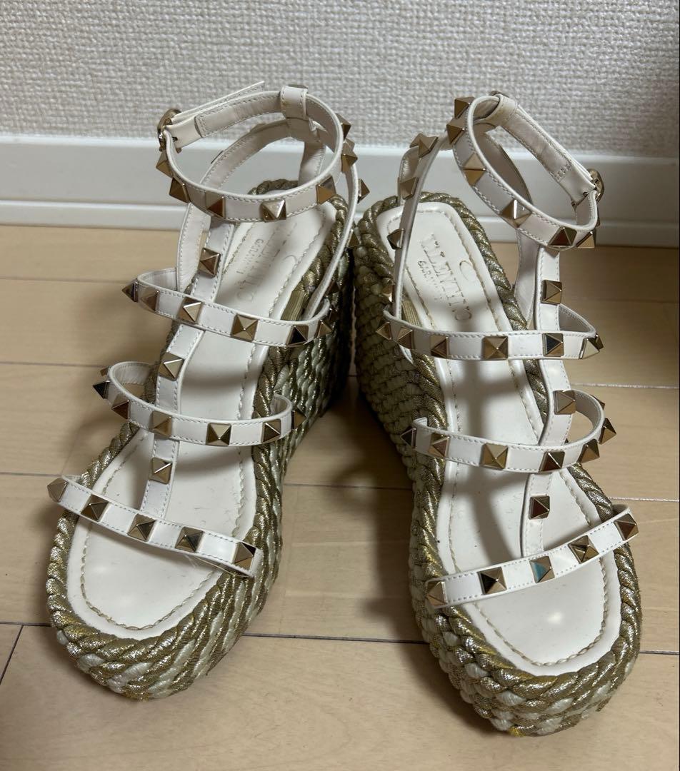 ま*め様 【匿名配送】VALENTINO スタッズ　ウェッジソールサンダル　34