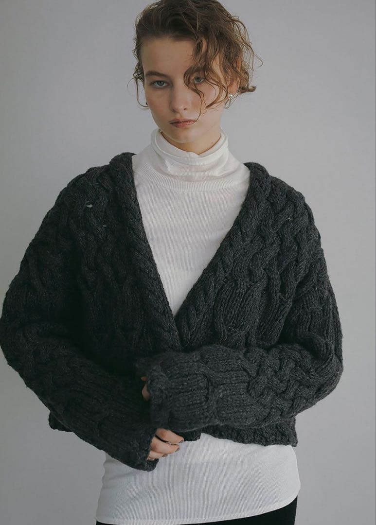 HER. 未使用 ハンドニットカーディガン チャコール エトレ