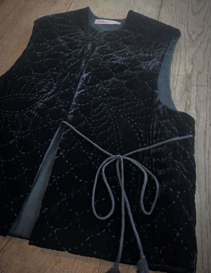 今期 TOWAVASE PermanentTOWAVASE vest ベルベット