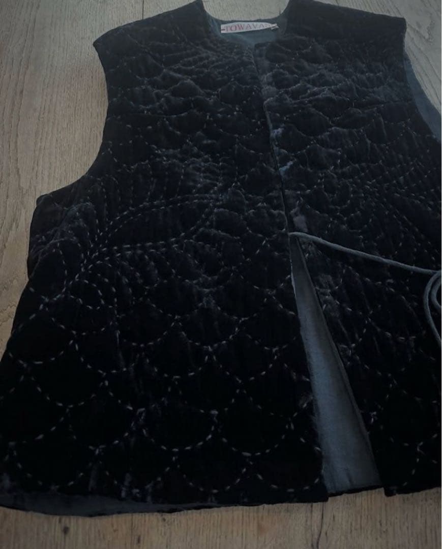 今期 TOWAVASE PermanentTOWAVASE vest ベルベット