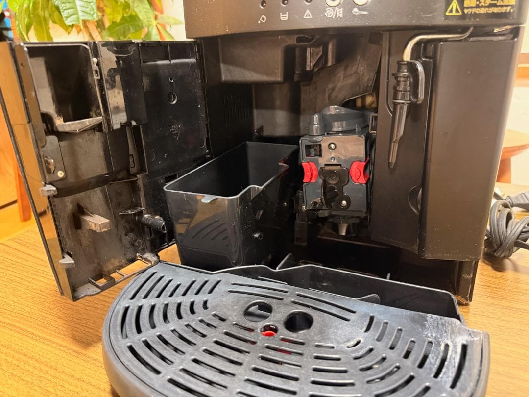 デロンギ 全自動コーヒーマシン ESAM1000SJ（中古）