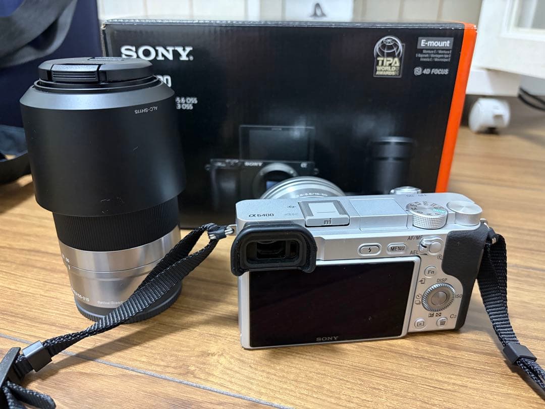 Sony α6400 ミラーレスカメラ ダブルレンズキット　価格交渉受付ます。
