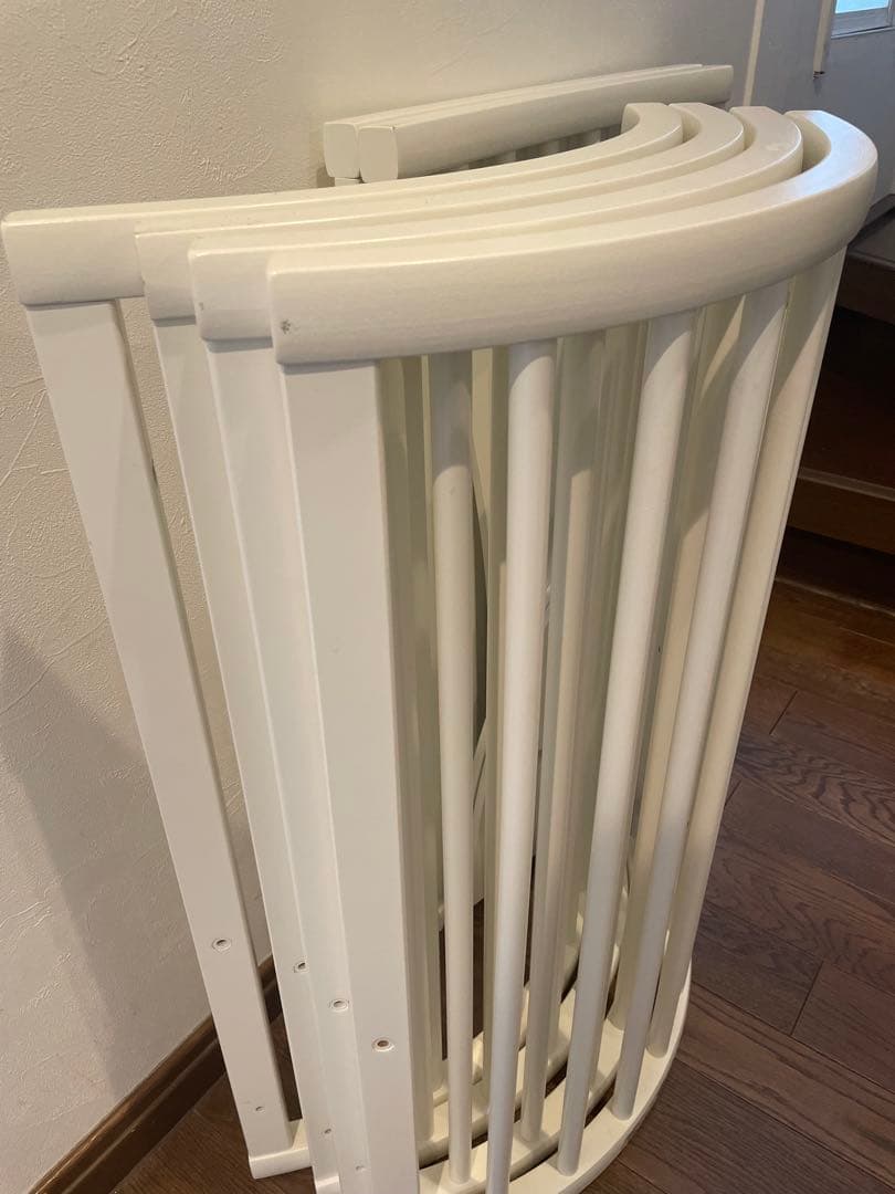 STOKKE SLEEPI ホワイトオーバル ベビーベッド