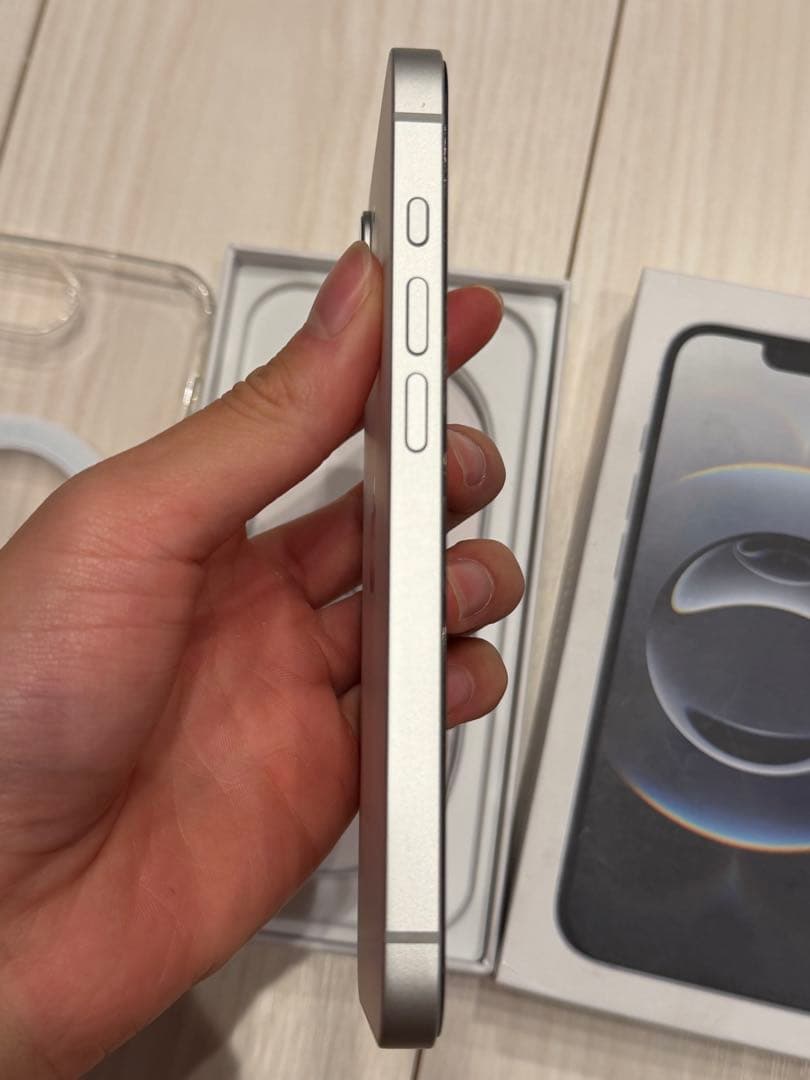 超美品 iPhone 16e 128GB ホワイト｜US版｜バッテリー100％