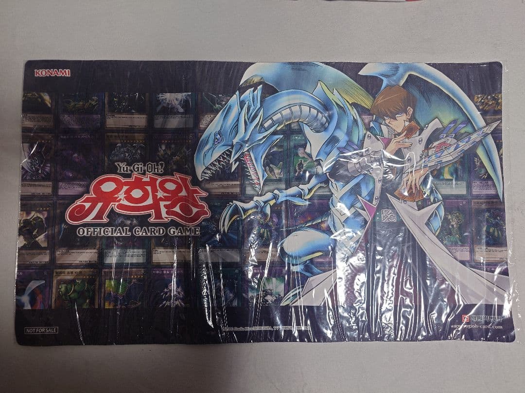 遊戯王　海馬　青眼の白龍　海外　韓国　プレイマット　未開封品