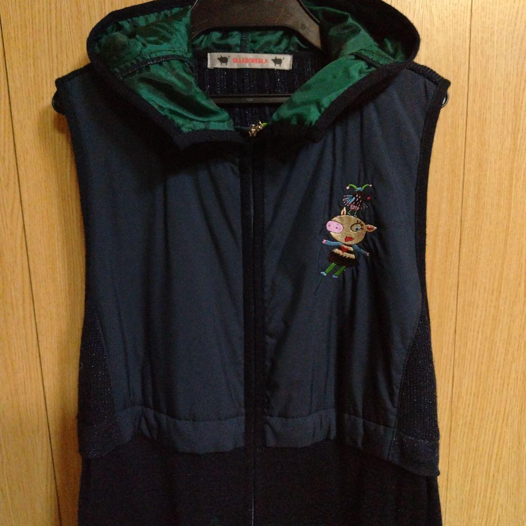 専用です。アルベロベロ刺繍キャラクター付きネイビーベスト