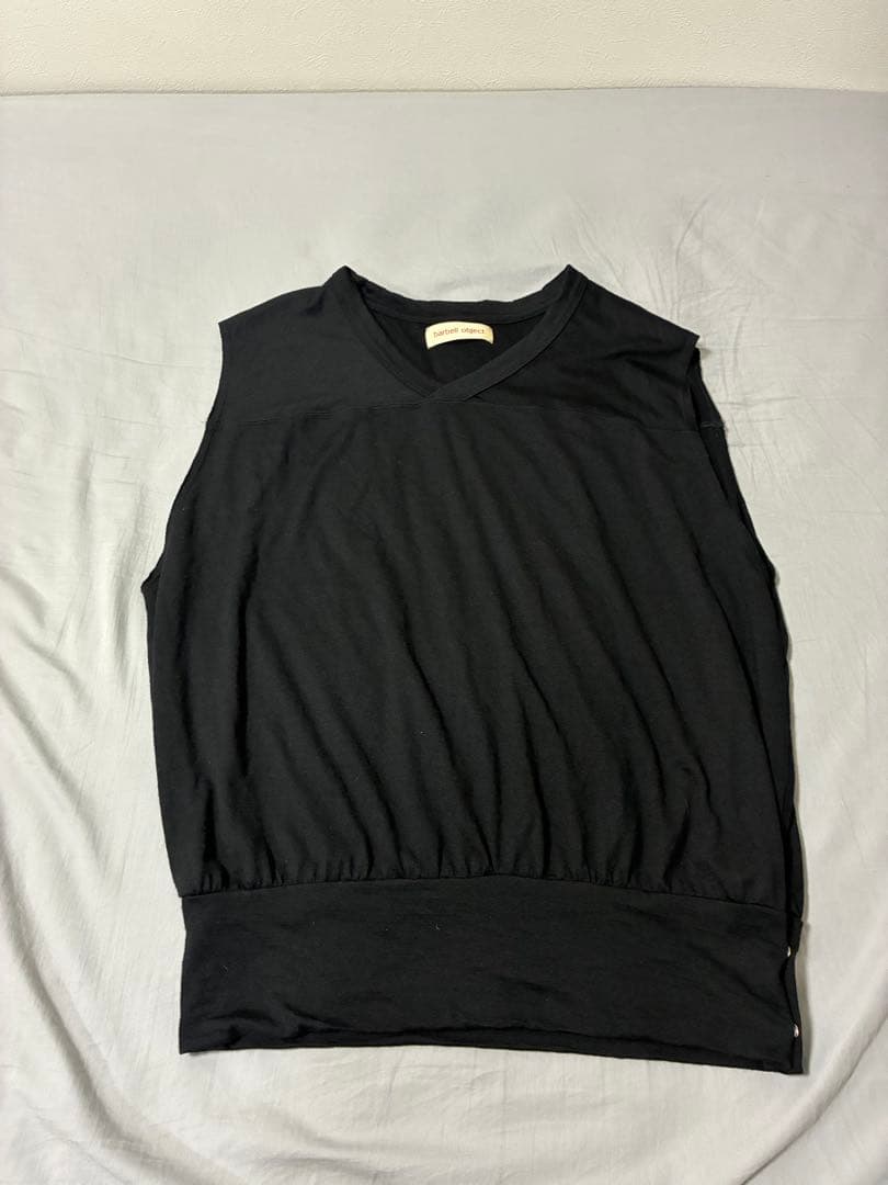 barbell object 黒 Vネック ノースリーブ ベスト